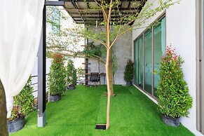 New heights 2swimming Pools with Seaview