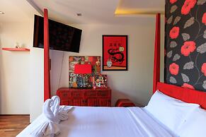 New heights 2swimming Pools with Seaview