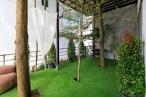 New heights 2swimming Pools with Seaview