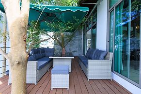 New heights 2swimming Pools with Seaview