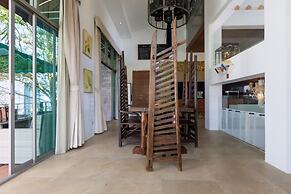 New heights 2swimming Pools with Seaview