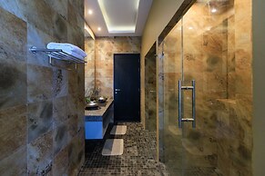 New heights 2swimming Pools with Seaview