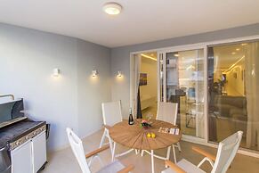 Spacious & Modern by the sea Qawr