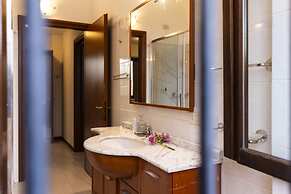 Erba 6 in Baranzate With 1 Bedrooms and 1 Bathrooms