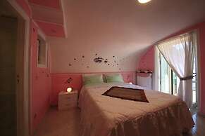 Dolls House Holiday Home