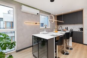 16th Floor Apartment by Renters