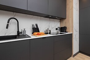 16th Floor Apartment by Renters