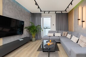 16th Floor Apartment by Renters