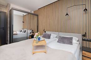 16th Floor Apartment by Renters