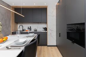 16th Floor Apartment by Renters