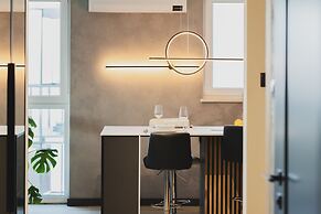 16th Floor Apartment by Renters