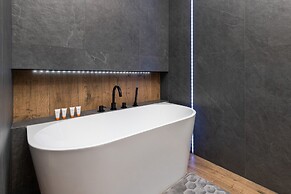 16th Floor Apartment by Renters