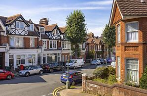 Immaculate 2-bed Apartment in Hove