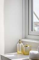 Immaculate 2-bed Apartment in Hove