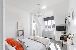 Immaculate 2-bed Apartment in Hove