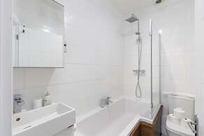 Immaculate 2-bed Apartment in Hove