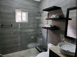 Impeccable 2-bed Apartment in Kingston With Pool