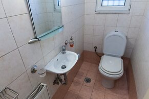 Scenic Balcony Apt in Vibrant Petralona