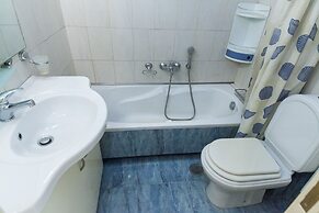 Scenic Balcony Apt in Vibrant Petralona