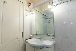 Scenic Balcony Apt in Vibrant Petralona