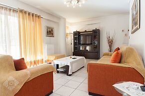 Scenic Balcony Apt in Vibrant Petralona