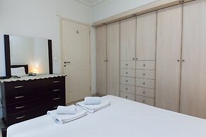 Scenic Balcony Apt in Vibrant Petralona