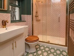 Secret Garden, 34C Clarence Street