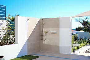 Luxury villa 360 - private heated pool