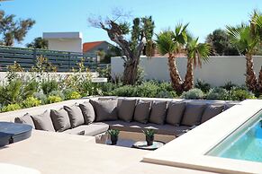 Luxury villa 360 - private heated pool