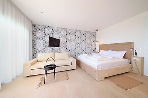 Luxury villa 360 - private heated pool