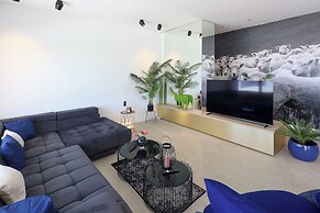 Luxury villa 360 - private heated pool