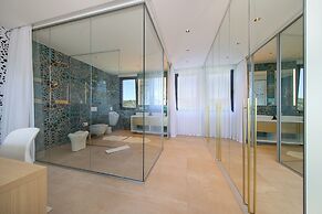 Luxury villa 360 - private heated pool