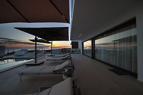 Luxury villa 360 - private heated pool