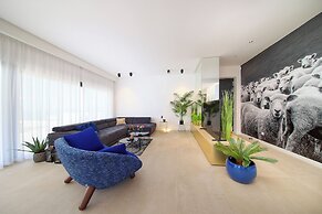 Luxury villa 360 - private heated pool