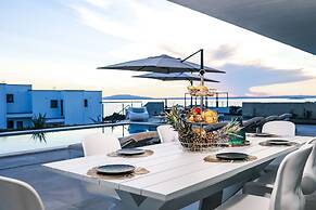 Luxury villa 360 - private heated pool