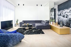 Luxury villa 360 - private heated pool