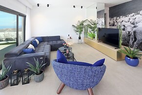 Luxury villa 360 - private heated pool