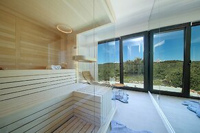 Luxury villa 360 - private heated pool