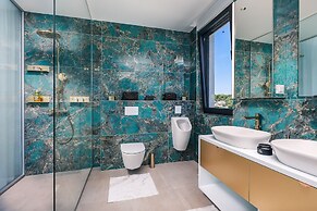 Luxury villa 360 - private heated pool