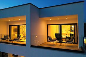 Luxury villa 360 - private heated pool