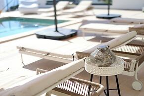 Luxury villa 360 - private heated pool