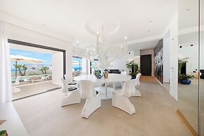 Luxury villa 360 - private heated pool