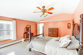 Renovated Chatham Home ~ Half Mi to Downtown!