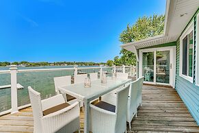 Luxe Waterfront Lake Fenton Home: Decks & Fire Pit