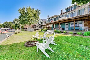 Luxe Waterfront Lake Fenton Home: Decks & Fire Pit