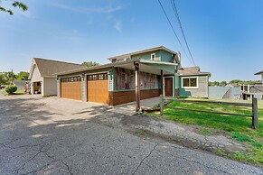 Luxe Waterfront Lake Fenton Home: Decks & Fire Pit