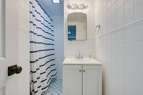 Luxe Waterfront Lake Fenton Home: Decks & Fire Pit