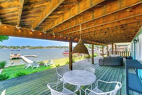 Luxe Waterfront Lake Fenton Home: Decks & Fire Pit