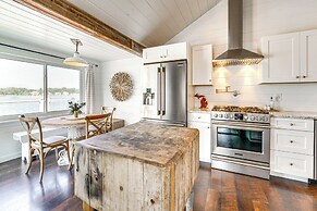 Luxe Waterfront Lake Fenton Home: Decks & Fire Pit