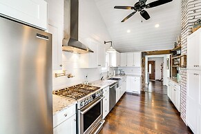 Luxe Waterfront Lake Fenton Home: Decks & Fire Pit